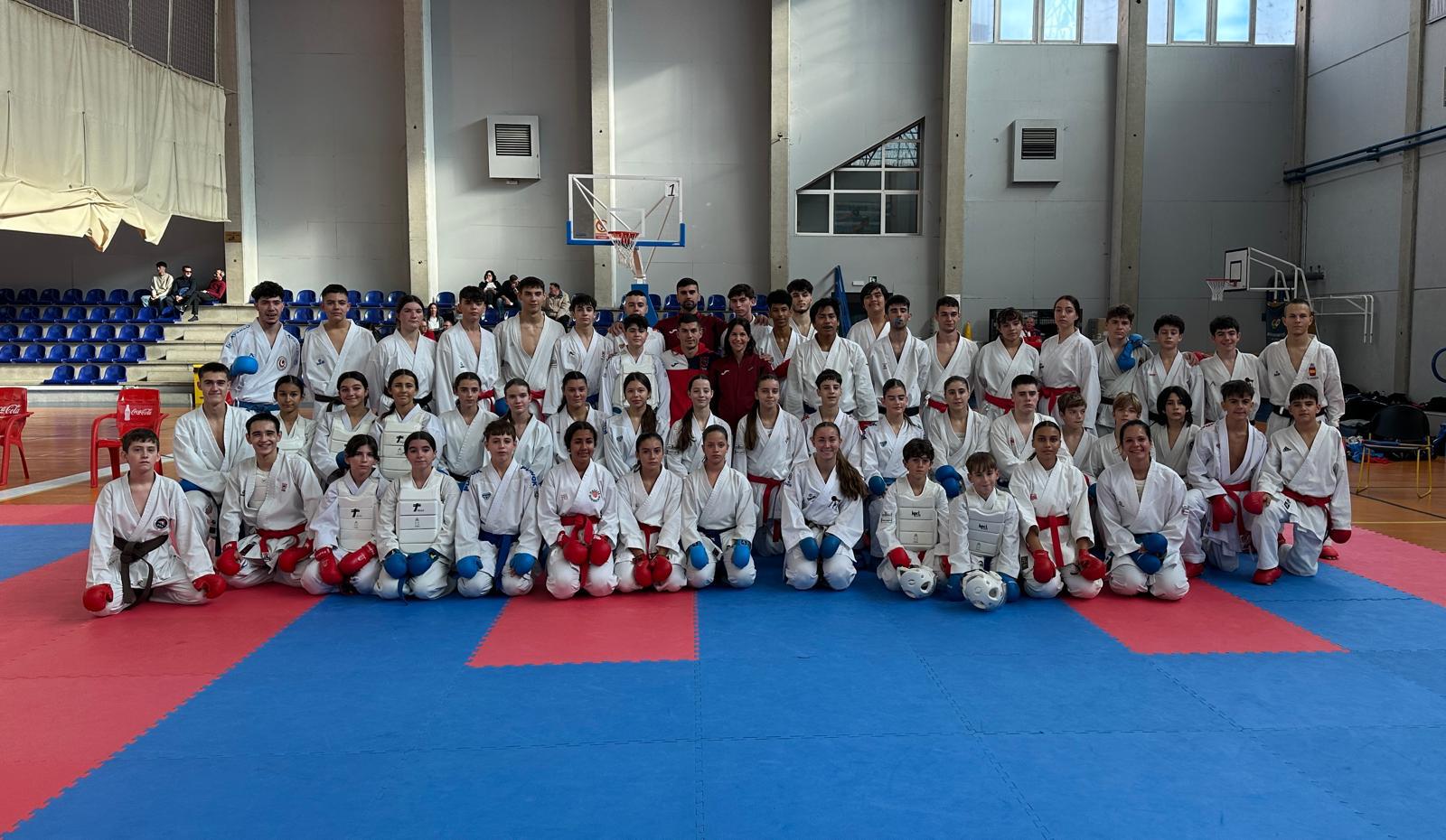 Entrenamiento conjunto Federaci&oacute;n Riojana de K&aacute;rate y Federaci&oacute;n Navarra de K&aacute;rate